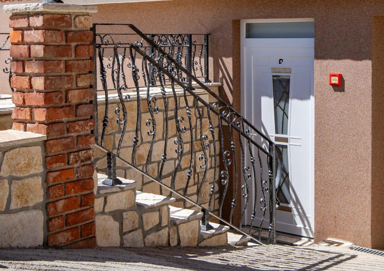 Mistral Apartments Lopar Exterior photo