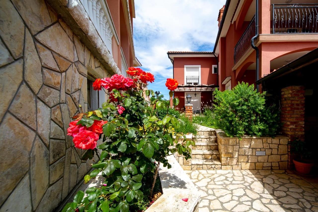 Mistral Apartments Lopar Exterior photo