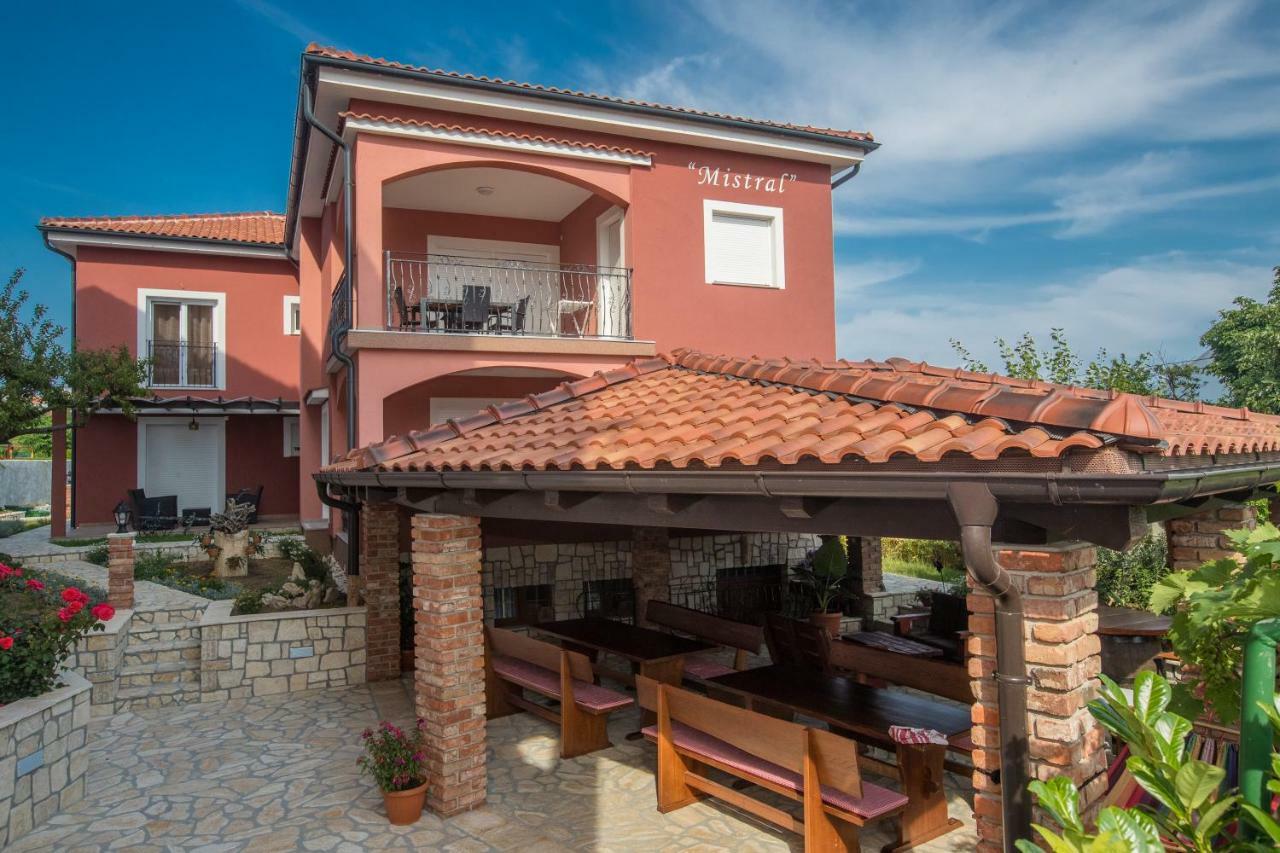 Mistral Apartments Lopar Exterior photo